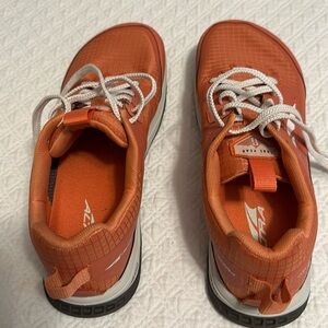 Altra Women’s Lone Peak MaxTrax Rust Color Shoes, new never worn, Size 10